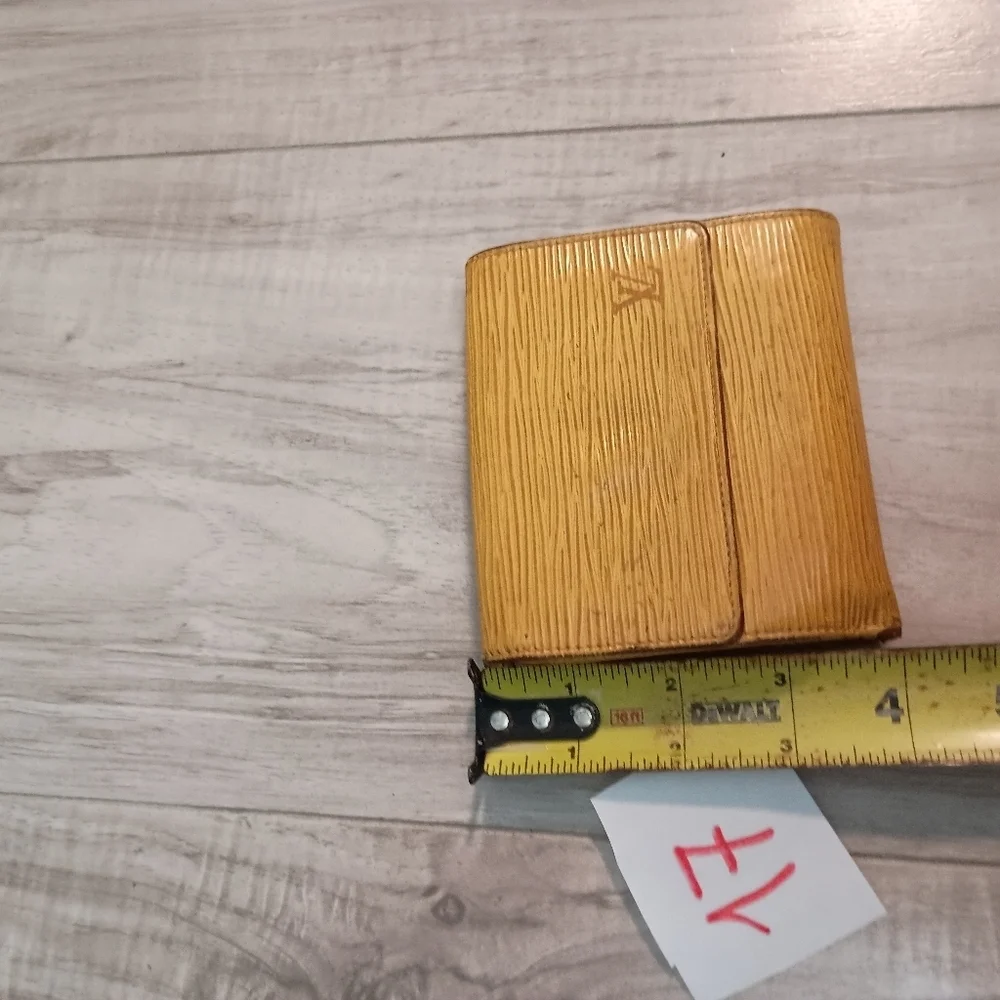 Authentic, Louis Vuitton, Yellow Epi Leather Wallet-Coin Purse - Picture 11 of 12
